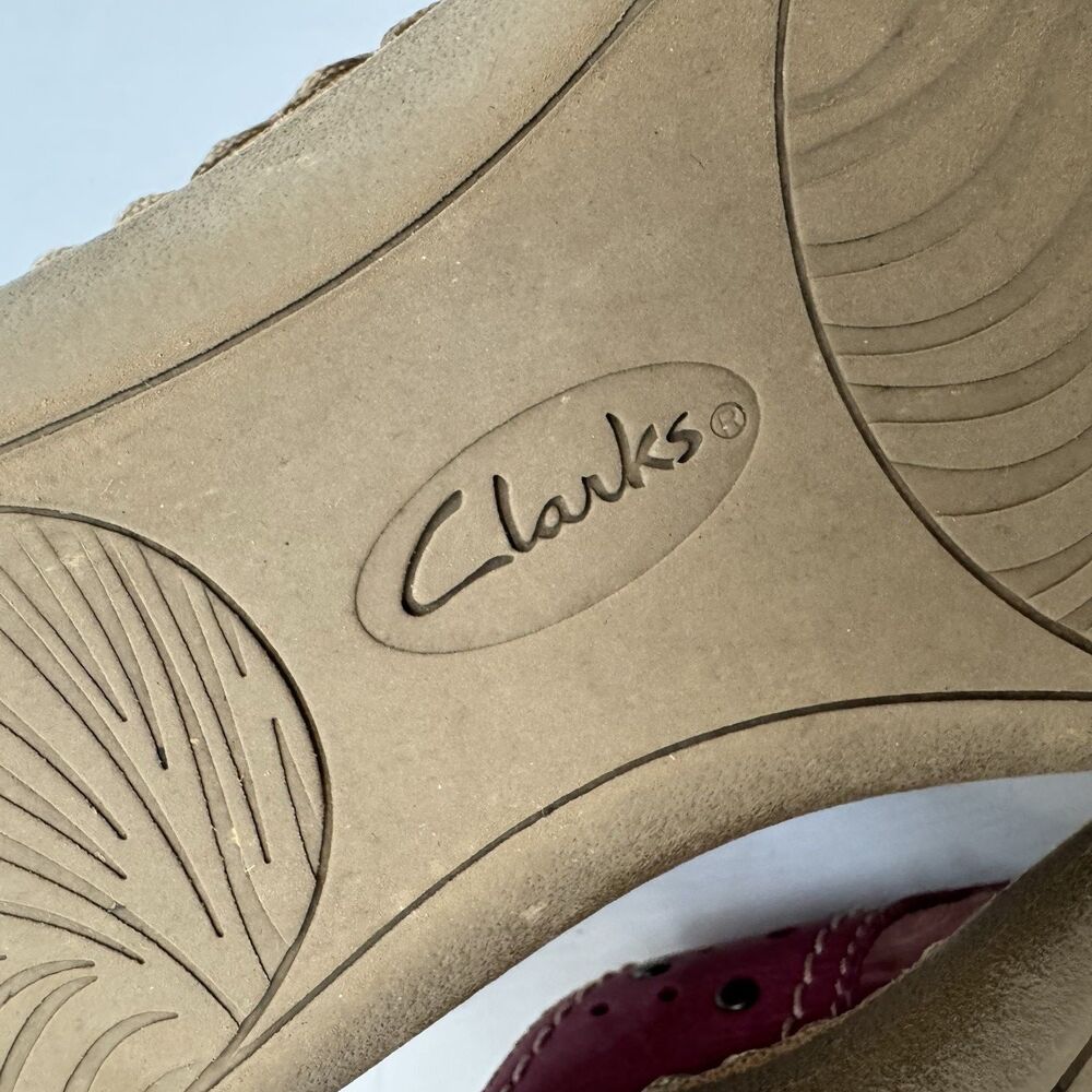 Clarks Red Perforated Leather Thong Sandals - Picture 11 of 11